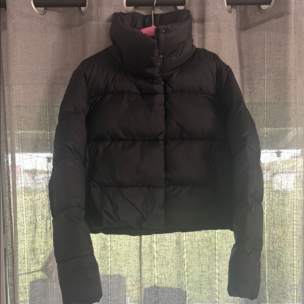 Alo gold rush Puffer Jacket size small black Women